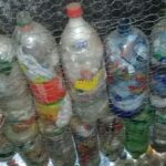 Casas hechas con botellas de plástico