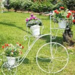 Cómo decorar una bicicleta vieja para el jardín